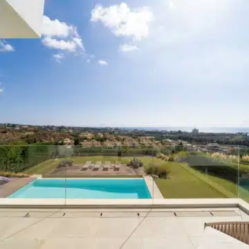 Magnificent villa with panoramic sea views in Santa Clara Golf, Marbella Picture 3