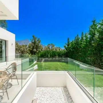 Modern luxury villa with mesmerising golf course views in La Cerquilla, Nueva Andalucia Picture 14