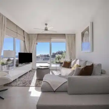 Luxurious apartment with breathtaking sea and mountain views in La Quinta Golf, Benahavis Picture 10