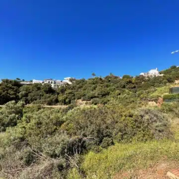 Wide and large building plot with panoramic views in Monte Mayor Resort, Benahavis Picture 4