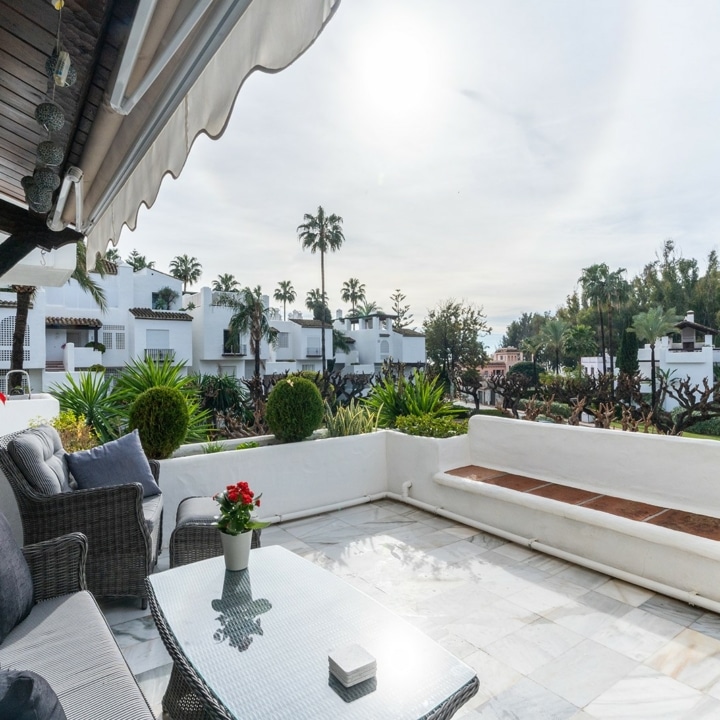 Stunning beachfront apartment in Alcazaba Beach, Estepona Picture