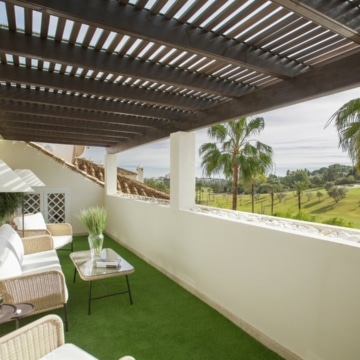 Stunning duplex penthouse with views of the golf course in Las Alamandas, Nueva Andalucia Picture 22