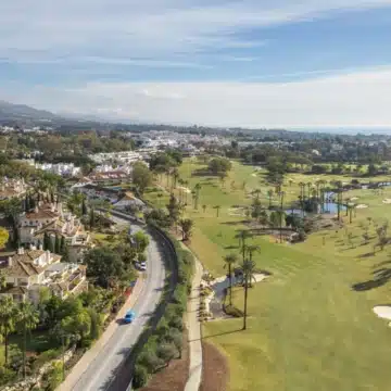 Stunning duplex penthouse with views of the golf course in Las Alamandas, Nueva Andalucia Picture 28