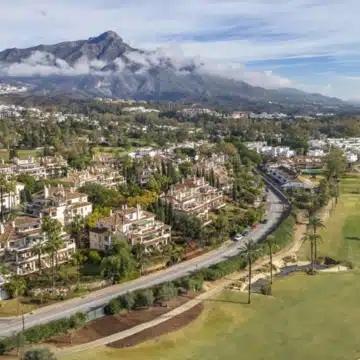 Stunning duplex penthouse with views of the golf course in Las Alamandas, Nueva Andalucia Picture 29