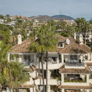 Stunning duplex penthouse with views of the golf course in Las Alamandas, Nueva Andalucia Picture 6