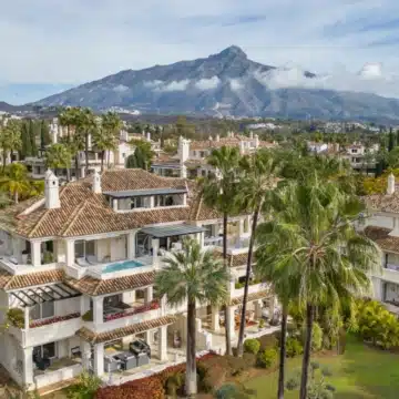 Stunning duplex penthouse with views of the golf course in Las Alamandas, Nueva Andalucia Picture 32