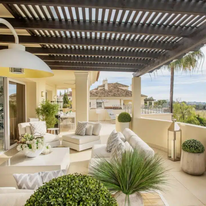 Stunning duplex penthouse with views of the golf course in Las Alamandas, Nueva Andalucia Picture