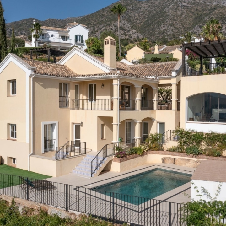 Beautiful villa with breath-taking sea views in Sierra Blanca Country Club, Istan Picture