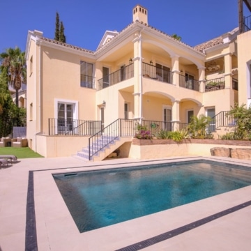 Beautiful villa with breath-taking sea views in Sierra Blanca Country Club, Istan Picture 10