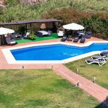 Scandinavian villa on frontline golf course in Los Naranjos, Nueva Andalucia Picture 18