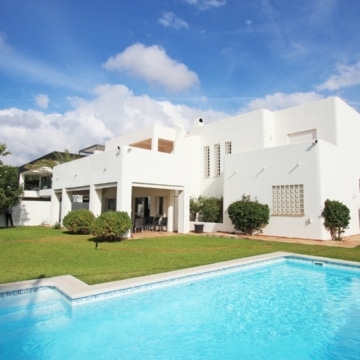 Stunning villa with panoramic sea views in Marbesa, Marbella Picture 30