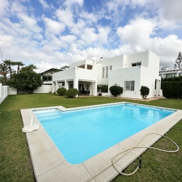 Stunning villa with panoramic sea views in Marbesa, Marbella Picture 33