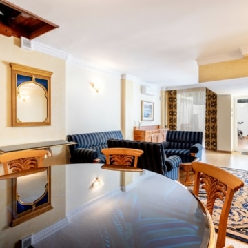 Beautiful ground-floor duplex with stunning sea view in the heart of Marbella Picture 11