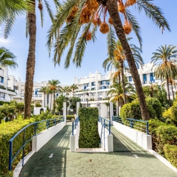 Beautiful ground-floor duplex with stunning sea view in the heart of Marbella Picture 3