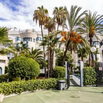 Beautiful ground-floor duplex with stunning sea view in the heart of Marbella Picture 35