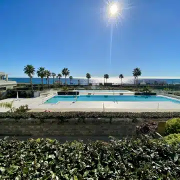 Modern ground floor apartment with private garden on New Golden Mile, Estepona Picture 13