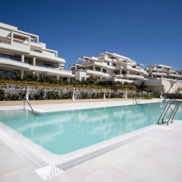 Modern ground floor apartment with private garden on New Golden Mile, Estepona Picture 9