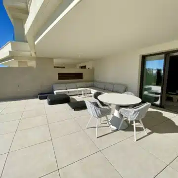 Modern ground floor apartment with private garden on New Golden Mile, Estepona Picture 12