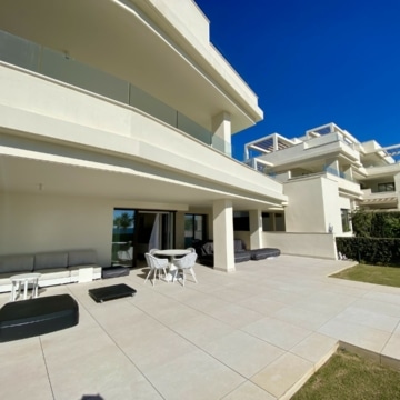 Modern ground floor apartment with private garden on New Golden Mile, Estepona Picture 18