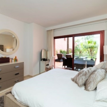 Beautiful ground floor apartment located in the gated community of Menara Beach, Estepona Picture 11