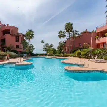 Beautiful ground floor apartment located in the gated community of Menara Beach, Estepona Picture 20