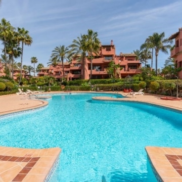 Beautiful ground floor apartment located in the gated community of Menara Beach, Estepona Picture 21