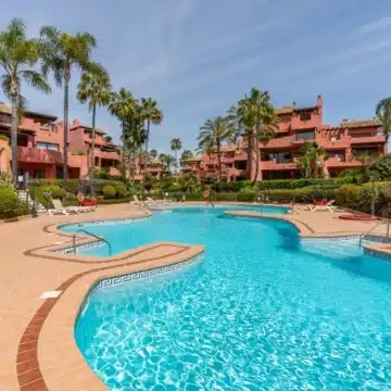 Beautiful ground floor apartment located in the gated community of Menara Beach, Estepona Picture 22