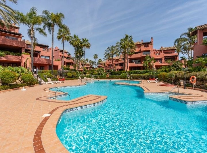 Beautiful ground floor apartment located in the gated community of Menara Beach, Estepona Picture