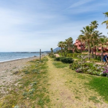 Beautiful ground floor apartment located in the gated community of Menara Beach, Estepona Picture 26