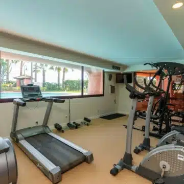 Beautiful ground floor apartment located in the gated community of Menara Beach, Estepona Picture 28