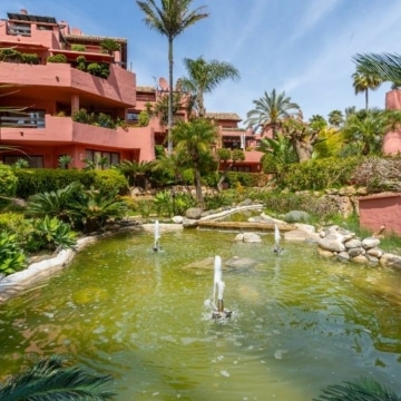 Beautiful ground floor apartment located in the gated community of Menara Beach, Estepona Picture 29