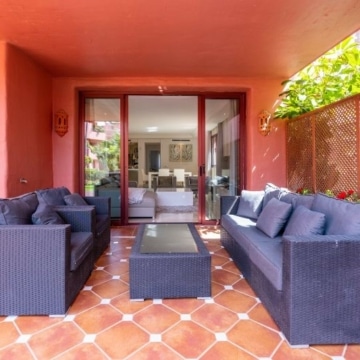 Beautiful ground floor apartment located in the gated community of Menara Beach, Estepona Picture 14