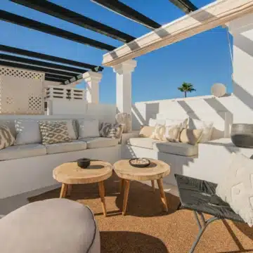 Luxury penthouse with panoramic sea views in Aloha Gardens, Nueva Andalucia Picture 9