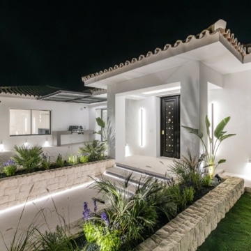 Newly built frontline golf villa in Guadalmina Alta, San Pedro de Alcantara Picture 8