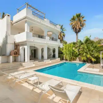 Beautiful and elegant 4-bedroom villa in Nueva Andalucia, Marbella Picture 16