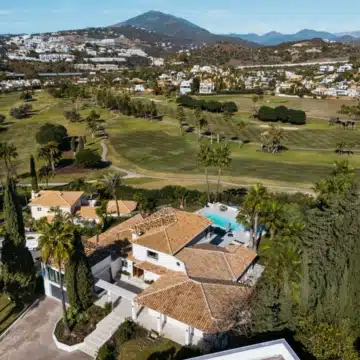 Renovated luxury front-line golf villa in Los Naranjos Golf, Nueva Andalucia Picture 15