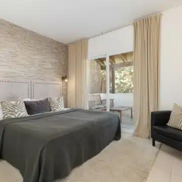 Beautiful and elegant 4-bedroom villa in Nueva Andalucia, Marbella Picture 18