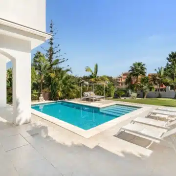 Beautiful and elegant 4-bedroom villa in Nueva Andalucia, Marbella Picture 11