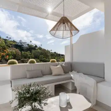 Refurbished 2 bedroom apartment with stunning golf views in La Quinta, Benahavis Picture 0