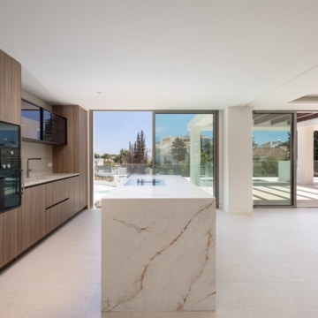 Earth Golden Mile Residences 4 bedroom penthouse walking distance to Puente Romano Hotel & Beach Picture 15