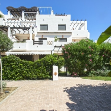 Wonderful ground floor apartment with golf views in Selwo, Estepona Picture 18