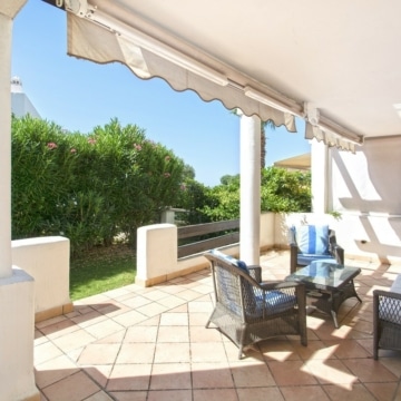 Wonderful ground floor apartment with golf views in Selwo, Estepona Picture 7