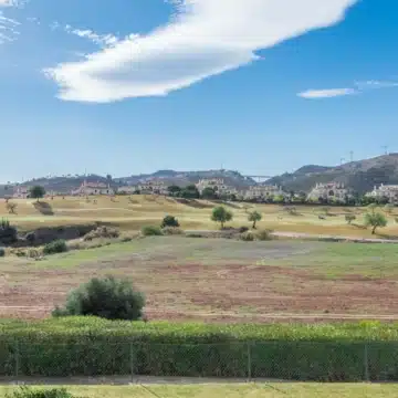 Modern apartment with golf views in Los Robles de los Arqueros, Benahavís Picture 22