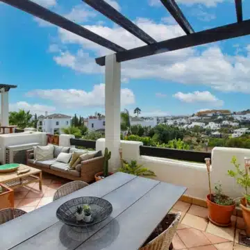 Fantastic apartment with panoramic views in Selwo, Estepona Picture 0