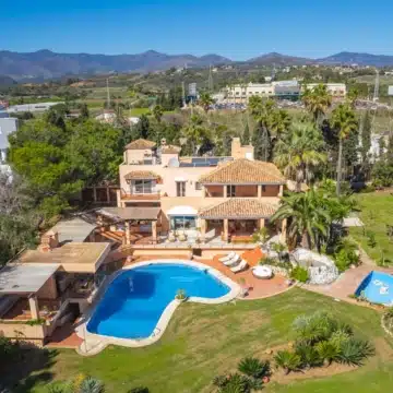 Stunning frontline beach villa in Hacienda Beach, The New Golden Mile Estepona Picture 32