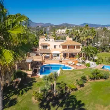 Stunning frontline beach villa in Hacienda Beach, The New Golden Mile Estepona Picture 33