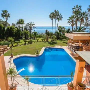 Stunning frontline beach villa in Hacienda Beach, The New Golden Mile Estepona Picture 17