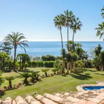 Stunning frontline beach villa in Hacienda Beach, The New Golden Mile Estepona Picture 29