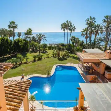 Stunning frontline beach villa in Hacienda Beach, The New Golden Mile Estepona Picture 27