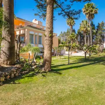 Stunning frontline beach villa in Hacienda Beach, The New Golden Mile Estepona Picture 53